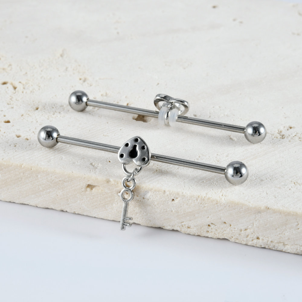 1/2個入り CZハートロック＆キー型イヤリング、工業用バー - Body Jewelry Industrial のレビューと価格