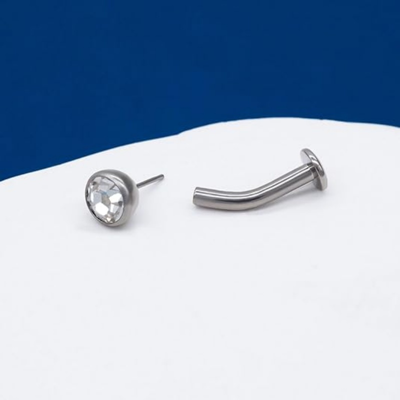 14G G23チタン製カーブベリーボタンリング、ホワイトジル - Body Jewelry Types のレビューと価格